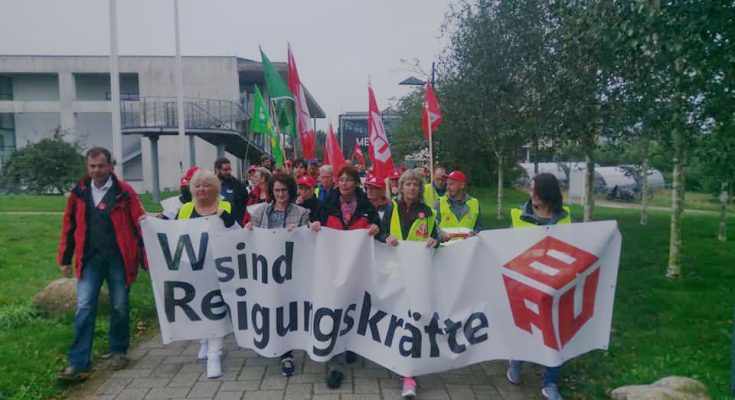 Streikende Reinigungskräfte in Flensburg