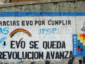 "Danke für das Erreichte, Evo. Evo bleibt, meine Revolution geht weiter.", Parole in La Paz, 2008.
