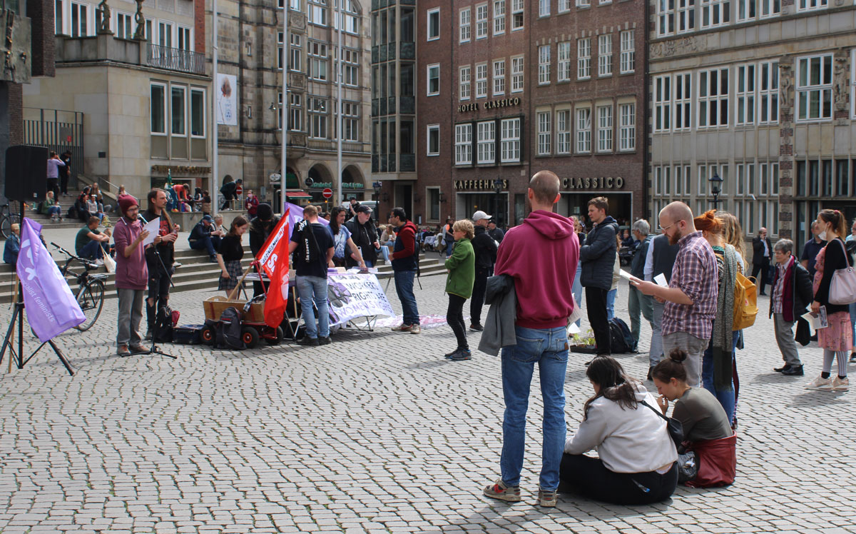 In Bremen fand eine Kundgebung gegen die Angriffe auf das Abtreibungsrecht in den USA statt